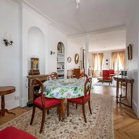 Lejlighed Le St Ayoul -chic & Centre Provins